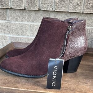NWT Vionic Brown Suede Orthotic Ankle Boots Size 10